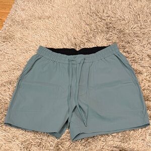 men’s teal Lululemon bowline shorts